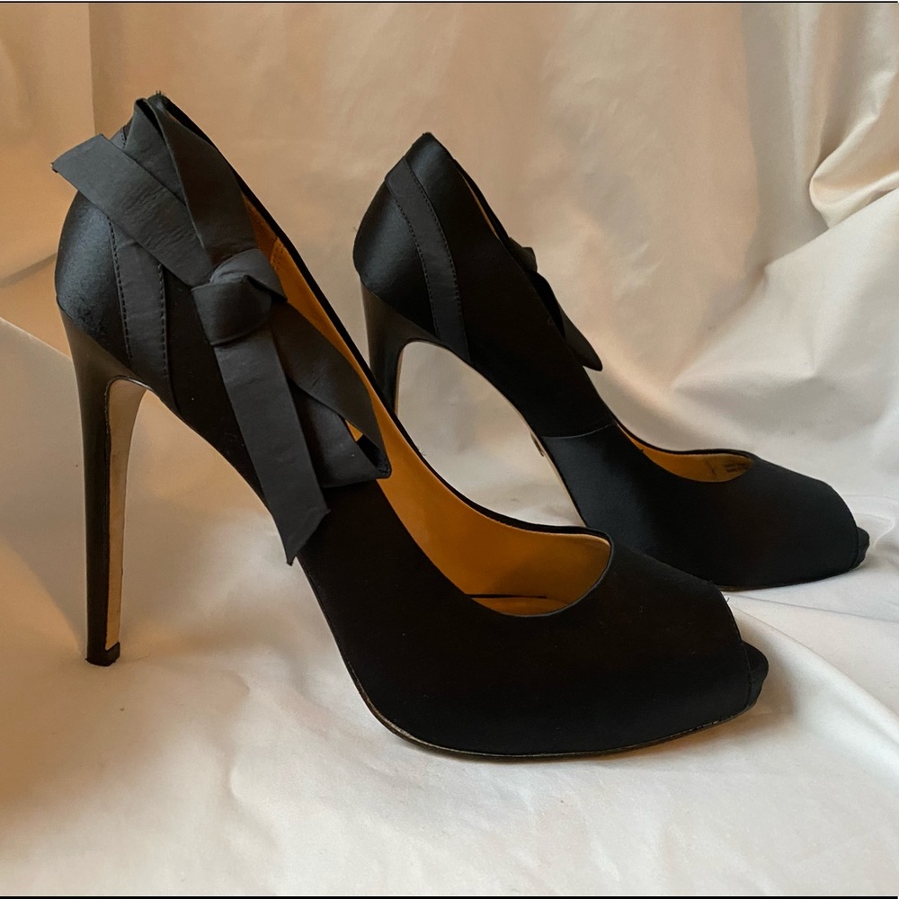 Badgley Mischka Black Open-Toed Pumps